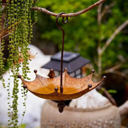 Hanging Umbrella Bird Feeder Metal Bird Bath Feeding Station Garden Ornaments - thumbnail 4