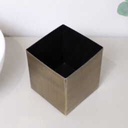 Melody Maison Brass Gold Textured Metal Tissue Box Holder - thumbnail 6