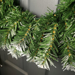 Samuel Alexander 55Cm Premier Christmas Snow Tipped Green Pine Pvc Door Wreath - thumbnail 4