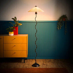Valuelights Black Metal Wavy Stem Floor Lamp With A White Origami Pleated Shade - thumbnail 5