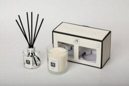 Aroma Naturals Minimalist Luxe Candle & Reed Diffuser Gift Set Blackberry, Pomegranate Scent - thumbnail 2