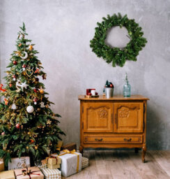 Shatchi 55Cm Pre-Lit Green Christmas Wreath Alaskan Pine With 30 Warm White Leds - thumbnail 3