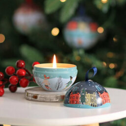 Heart and Home Christmas Tin Soy Candle - Baubles & Berries Fragrance - 20 Hours Burn - thumbnail 2