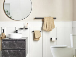 Beliani 6-Piece Bathroom Hardware Set Zorritos With Towel Bars And Hooks Metal Black - thumbnail 2
