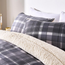 OHS Sherpa Reversible 10.5 Tog Tartan Check Washable Coverless Duvet With Pillowcases - thumbnail 2