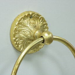 Melody Maison Luxe Gold Ring Towel Holder - thumbnail 4