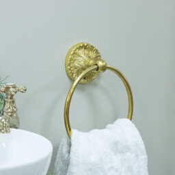 Melody Maison Luxe Gold Ring Towel Holder - thumbnail 3
