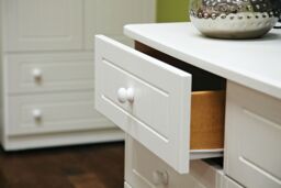 Vittoria Ready Assembled Matt White No Effect 4 Drawer Deep Chest (H)1075mm (W)765mm (D)415mm - thumbnail 2