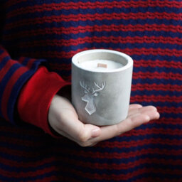 Serenityy Medium Concrete Wooden Wick Candle - Stag Head - Whiskey & Woodsmoke - 450G - thumbnail 8