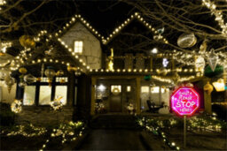 Netagon Outdoor Led Festive Christmas Light Up Santa Stop Here Sign With Timer And Battery Operation - thumbnail 3