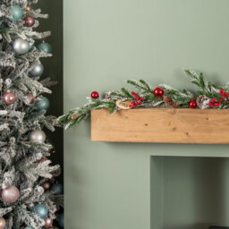 Samuel Alexander 1.9M Christmas Frosted Pinecone Garland With Red Berries And Baubles - thumbnail 2
