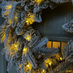 Outdoor Living (NW) Ltd 60Cm Premium Mixed Branch Prelit Snow Flocked Christmas Wreath - With Timer - thumbnail 7