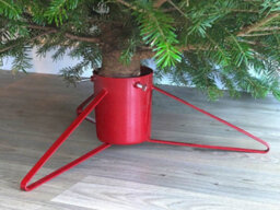 Garden Pride Red Standard Sussex 4.5 Inch Christmas Tree Stand