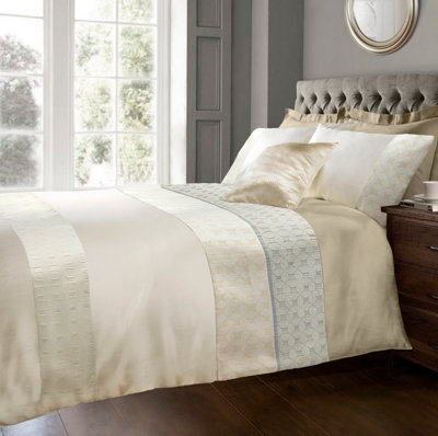 Sweet Dreams Modern Design Soft Fabric Duvet Cover Set With Pillowcases Cream