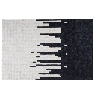 Beliani Rug Bolu Black 160 X 230 Cm Leather - image 1