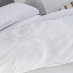 Anti Allergy Summer Duvet 4.5 Tog + 2 Pillow Microfibre And Anti Allergy Hollowfibre Filling - thumbnail 6