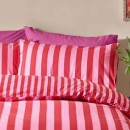 Sassy B Stripe Tease Reversible King Duvet Cover Set With Pillowcases Red - thumbnail 3