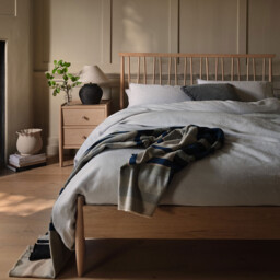 Ercol Winslow Kingsize Bedstead, Neutral Oak - Barker & Stonehouse - thumbnail 2