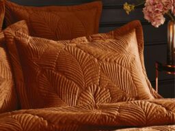 "Paoletti Palmeria Quilted Pillowcase -Black " - thumbnail 4