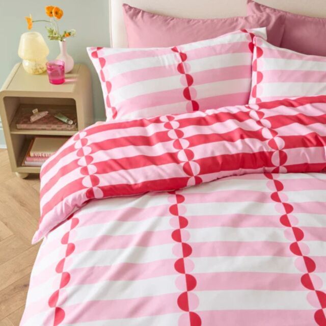 Duvet Day Lottie Reversible Soft Touch Duvet Cover Set-Kingsize-Red & Pink - image 1