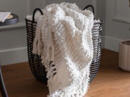 HÖEM Arvo 130 x 180cm Boucle Yarn Throw Feather-Natural - thumbnail 2