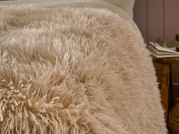 Furn Rowan 130 x 175cm Faux Fur Throw Polyester-Natural - thumbnail 2
