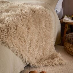 Furn Rowan 130 x 175cm Faux Fur Throw Polyester-Natural - thumbnail 1