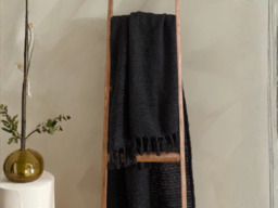 "Yard Candar Textured Boucle Throw 130x170cm-Black " - thumbnail 2