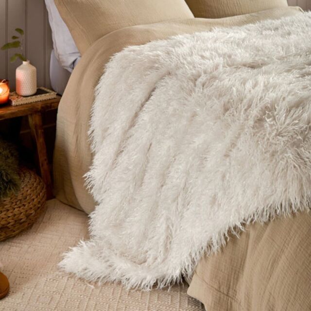 Furn Rowan 130 x 175cm Faux Fur Throw Polyester-Ecru - image 1
