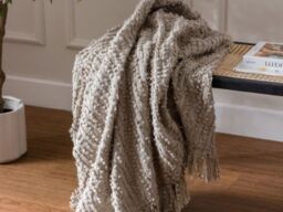 HÖEM Arvo 130 x 180cm Boucle Yarn Throw Feather-Frather - thumbnail 2