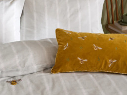 Wylder Ramble Bees Duvet Cover Set Natural-King - thumbnail 4