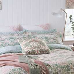 William Morris Strawberry Thief/Severne Woven Throw, Cochineal Pink - thumbnail 2