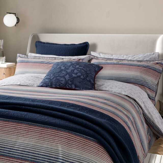 Bedeck of Belfast Stafford Super Kingsize Duvet Cover Set, Navy & Red - image 1