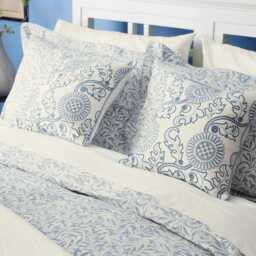Morris & Co Willow Boughs Throw, China Blue - thumbnail 2