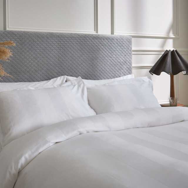 Bedeck of Belfast Fine Linens Serra Kingsize Duvet Cover Set, White - image 1