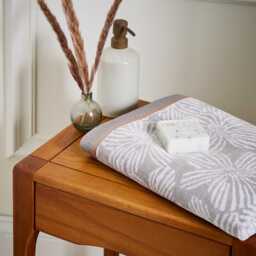 Bedeck of Belfast Zenda Hand Towel, White & Grey - thumbnail 2