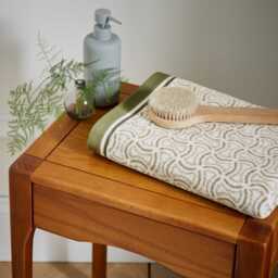 Bedeck of Belfast Yoko Hand Towel, Sage Green White - thumbnail 2