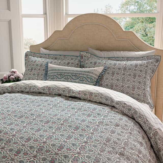 V&A Indian Lattice Super Kingsize Duvet Cover SET, Red/Teal - image 1