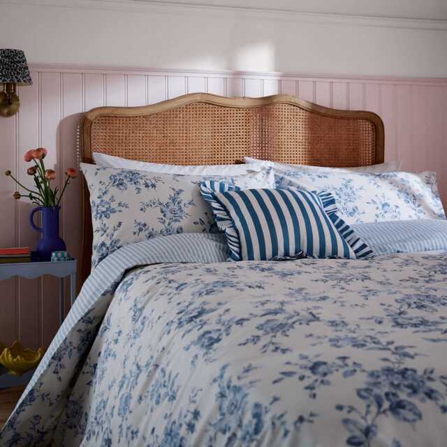 Helena Springfield Secret Garden Hedgerow Print Super Kingsize Duvet Cover SET, Blue - image 1