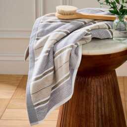 Bedeck of Belfast Clarence/Elena Hand Towel, Silver/Green - thumbnail 2