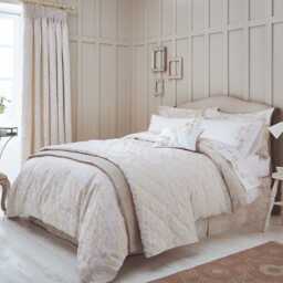 Sanderson Pyramus Quilted Throw, Linen - thumbnail 2