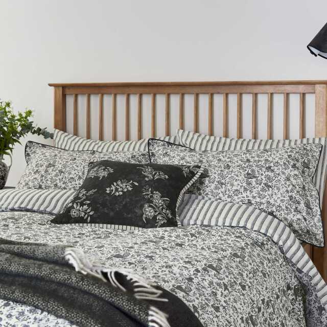 Burleigh x Bedeck of Belfast Regal Peacock Super Kingsize Duvet Cover Set, Charcoal/White - image 1