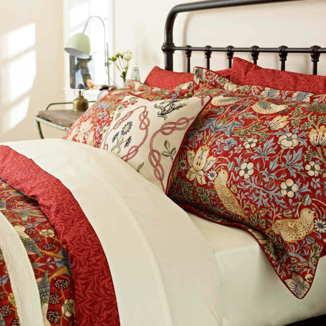 Morris & Co Strawberry Thief Kingsize Duvet Cover Set, Crimson - image 1