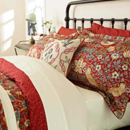 Morris & Co Strawberry Thief Kingsize Duvet Cover Set, Crimson - thumbnail 1