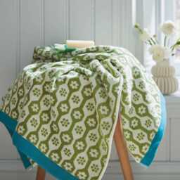 Land & Shore Daisy Bath Sheet, Green - thumbnail 2