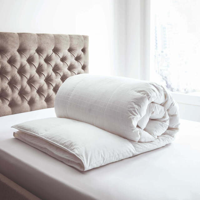 Bedeck of Belfast Hungarian Down Double 10.5 Tog Duvet - image 1