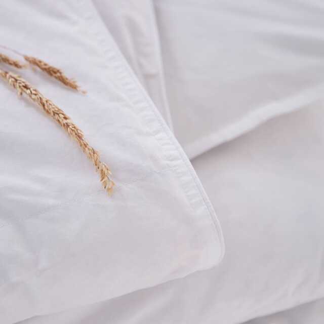 Murmur Premium Down Super Kingsize Duvet 10.5 Tog - image 1