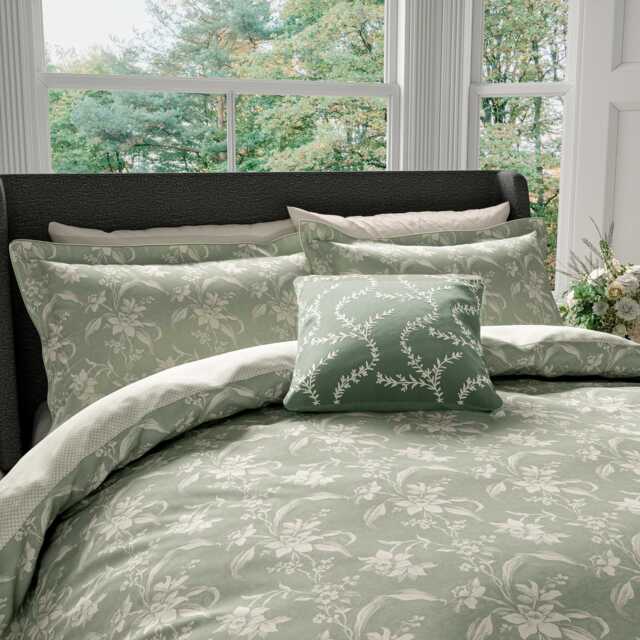 V&A Daffodil Dreams Double Duvet Cover Set, Green - image 1