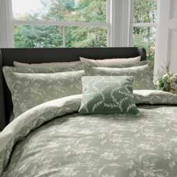 V&A Daffodil Dreams Double Duvet Cover Set, Green