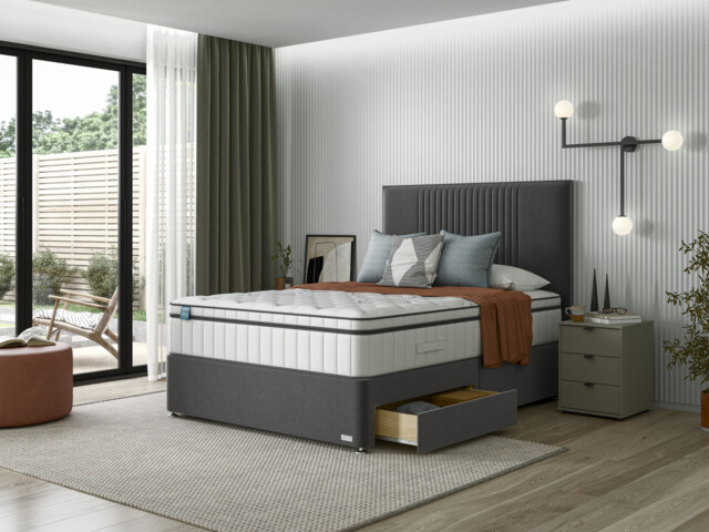 iGel NanoTech 3500i Plushtop Divan Bed Set on Castors - image 1